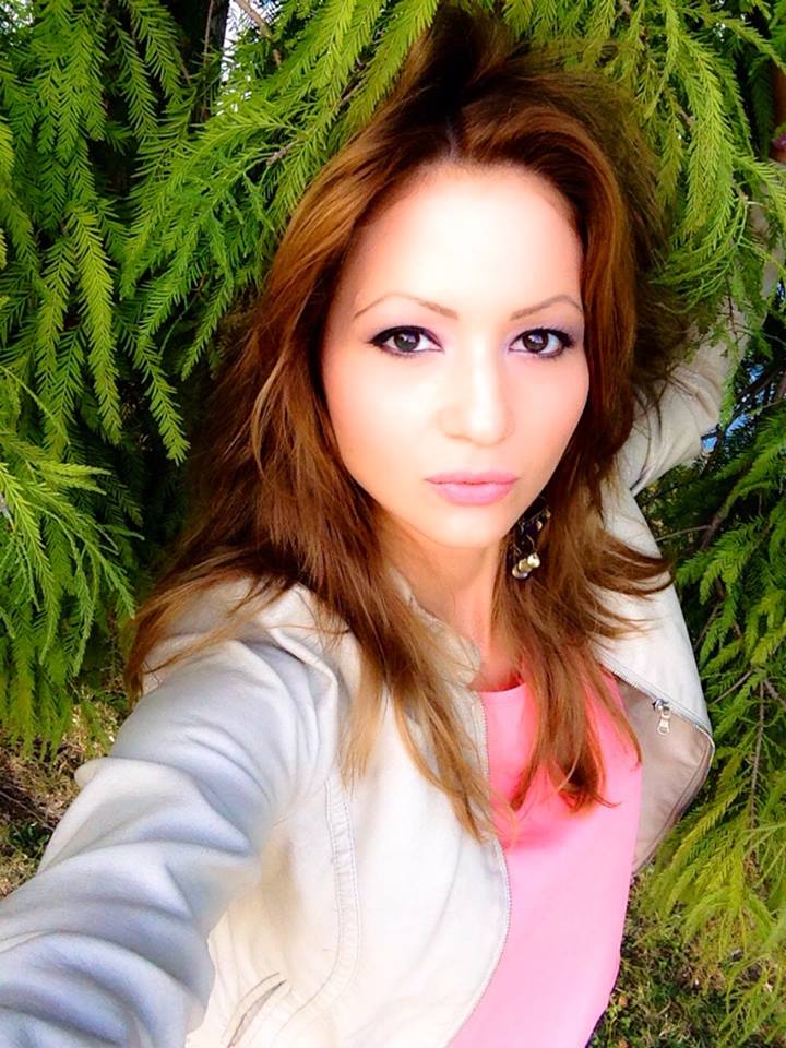 Iulia e cam neglijenta la evenimente mondene