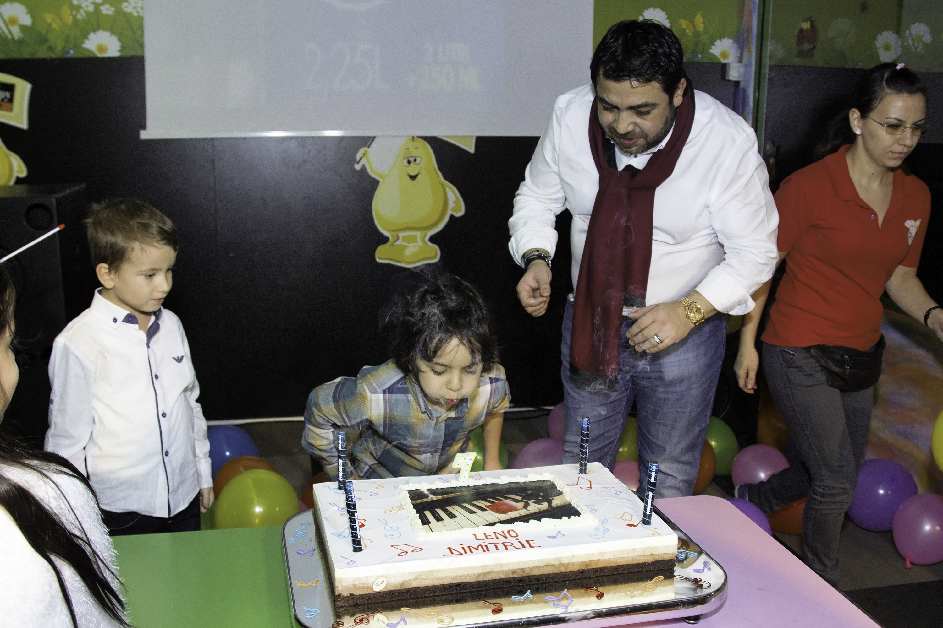 Fiul lui Bursuc a avut un tort delicios, cu forma de pian