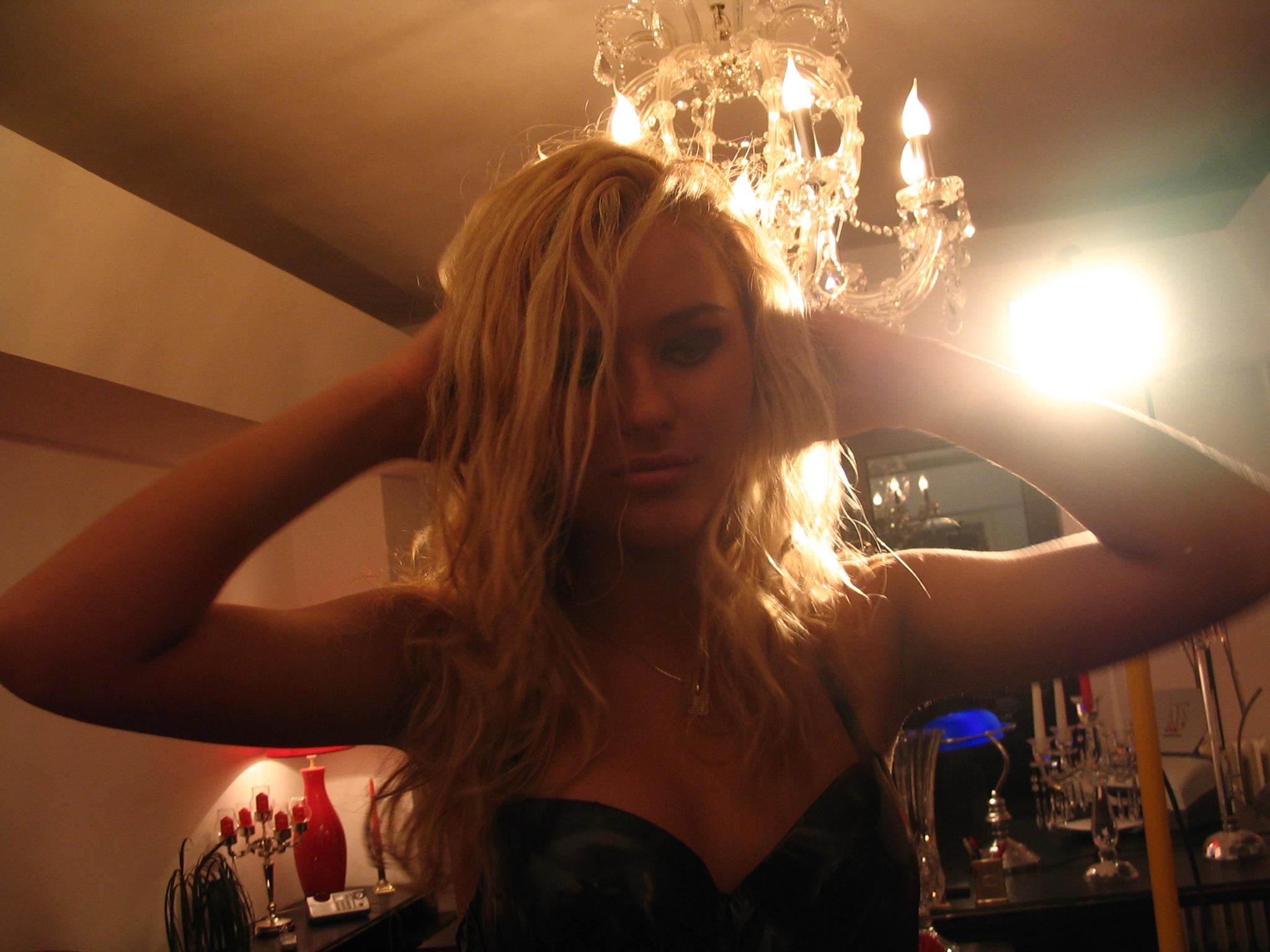 Daniela in biroul lui Ratiu