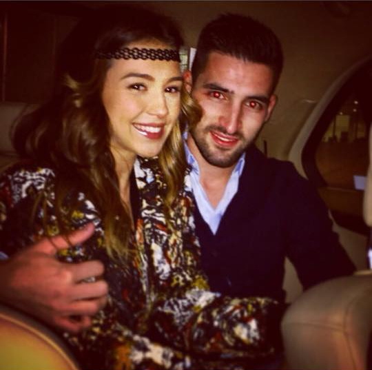 Cei doi tineri se cunosc din timpul liceului