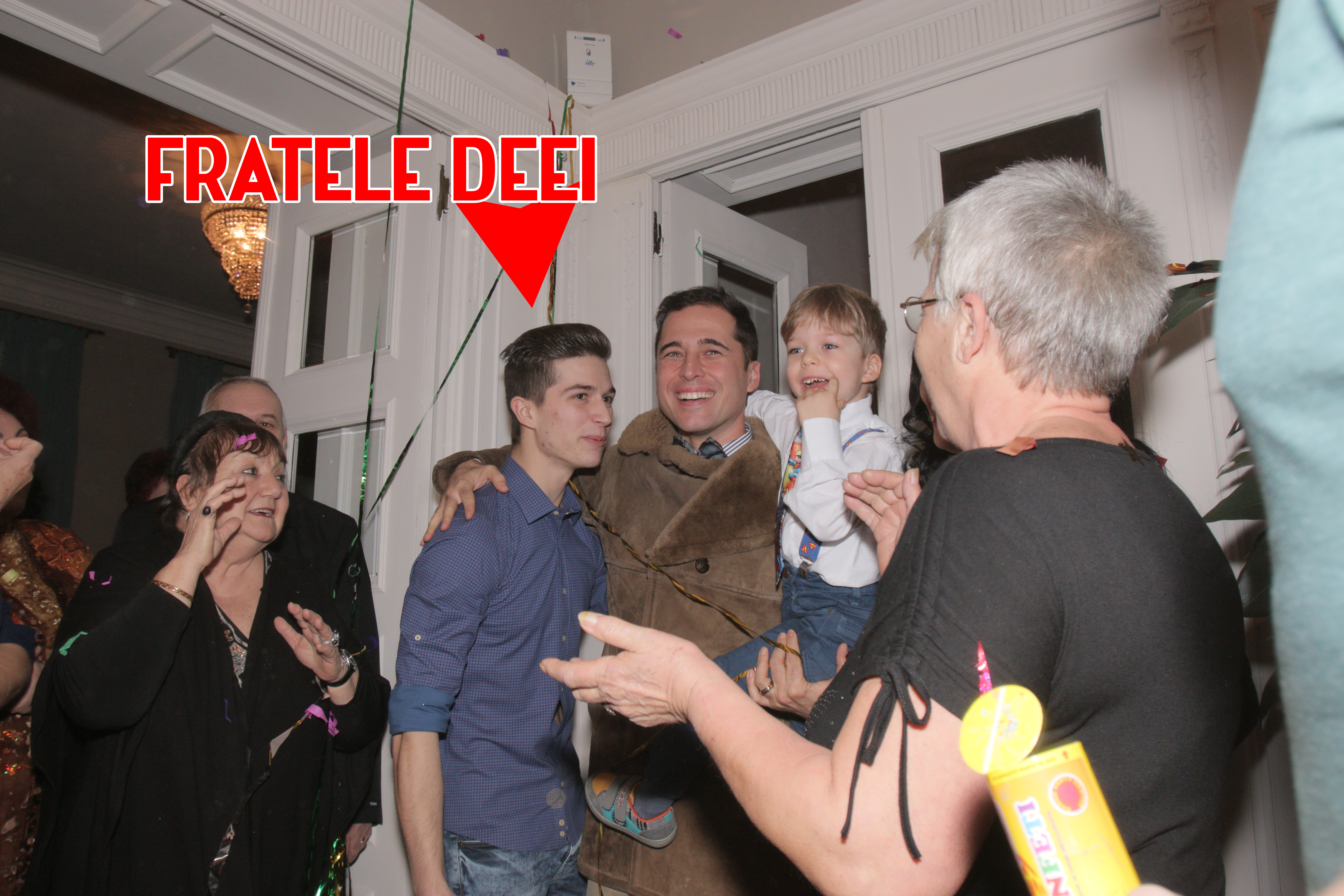 Fratele Deei (stanga imaginii) a incasat-o dupa ce a incercat sa aplaneze conflictul