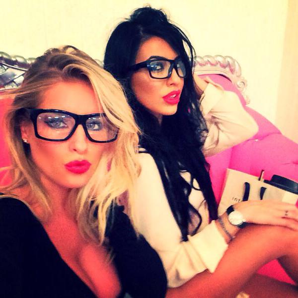 Adelina alaturi de buna ei prietena, Florentina Raiciu