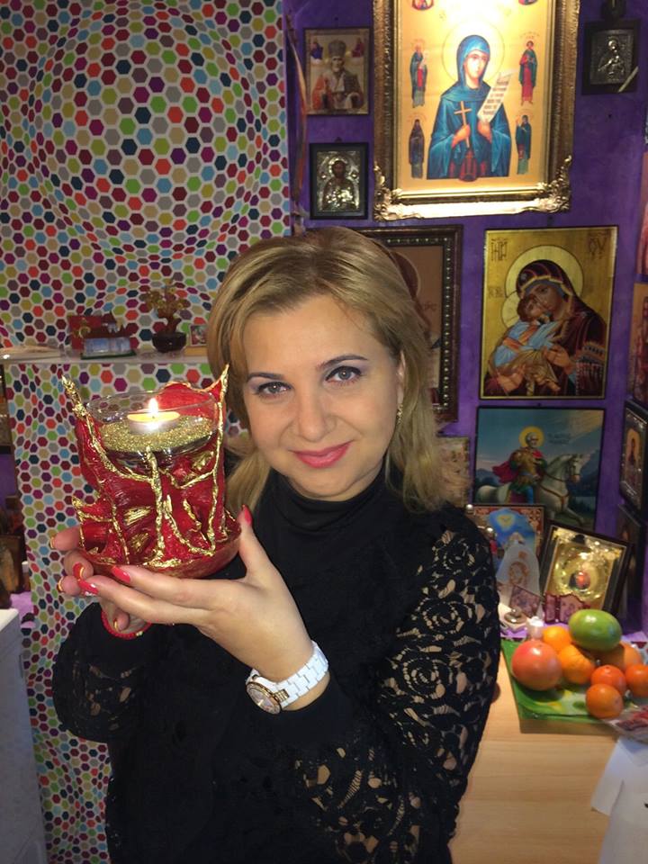 Cantareata este foarte mandra de noua ei coafura