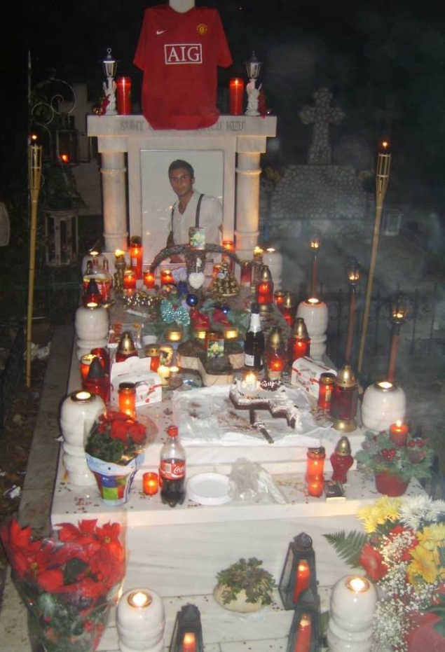 Pepe merge lunar la mormantul nepotului sau