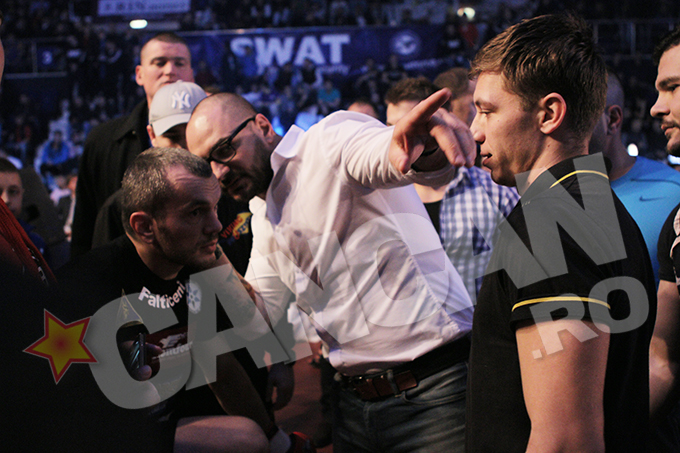 Cristian Mitrea a venit imbracat in camasa si blugi, la gala