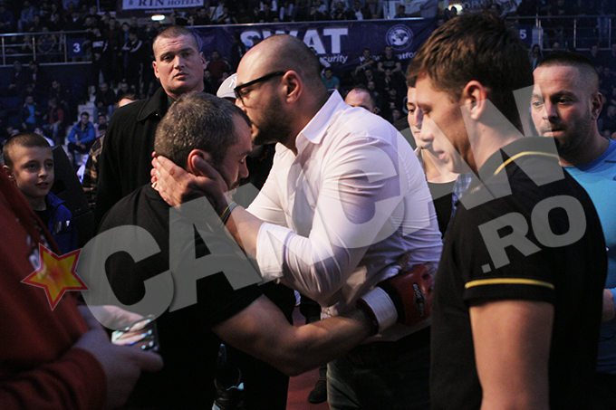 Luptatorul s-a rezumat la a sta in public, de aceasta data