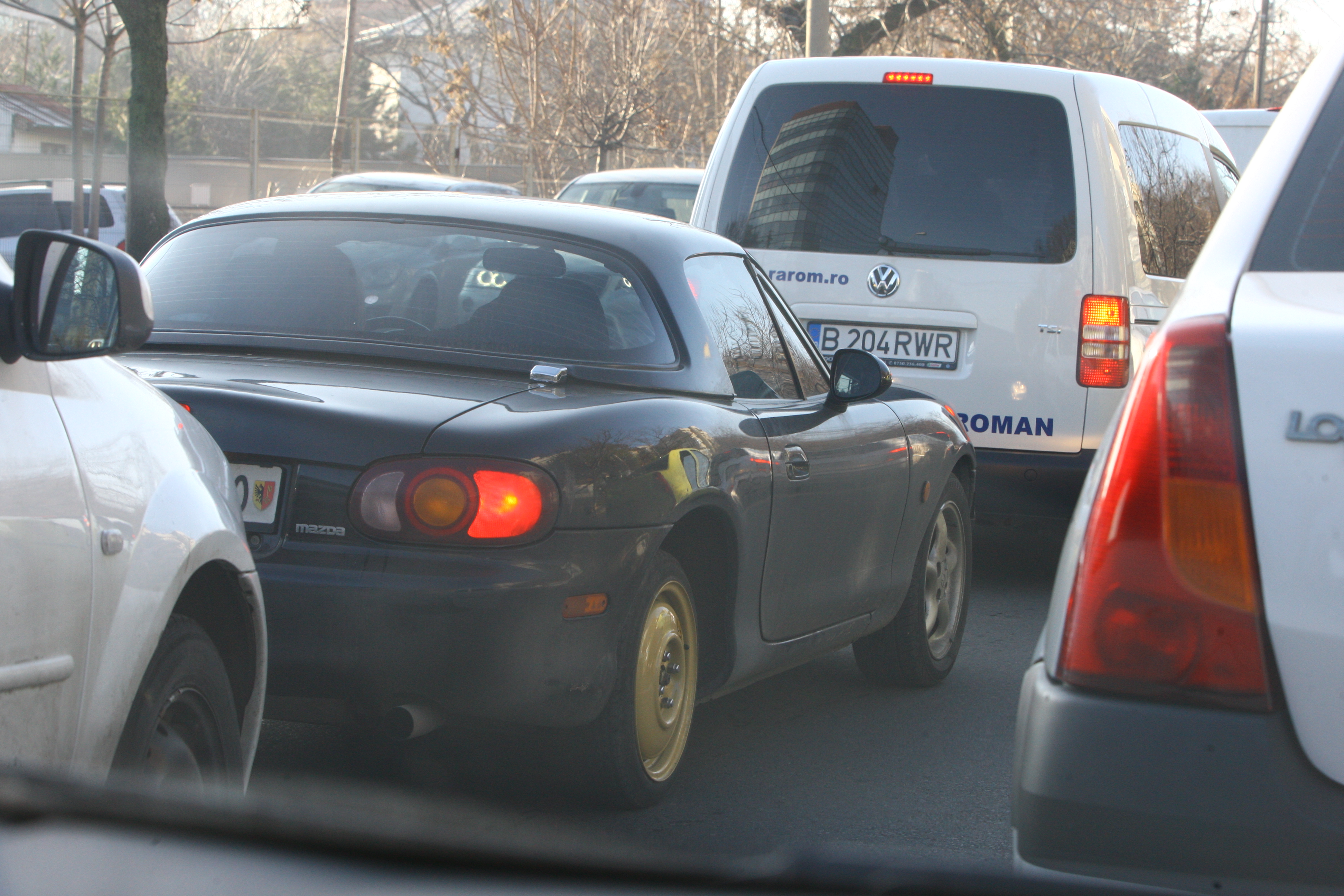 Misty conduce masina lui Keo