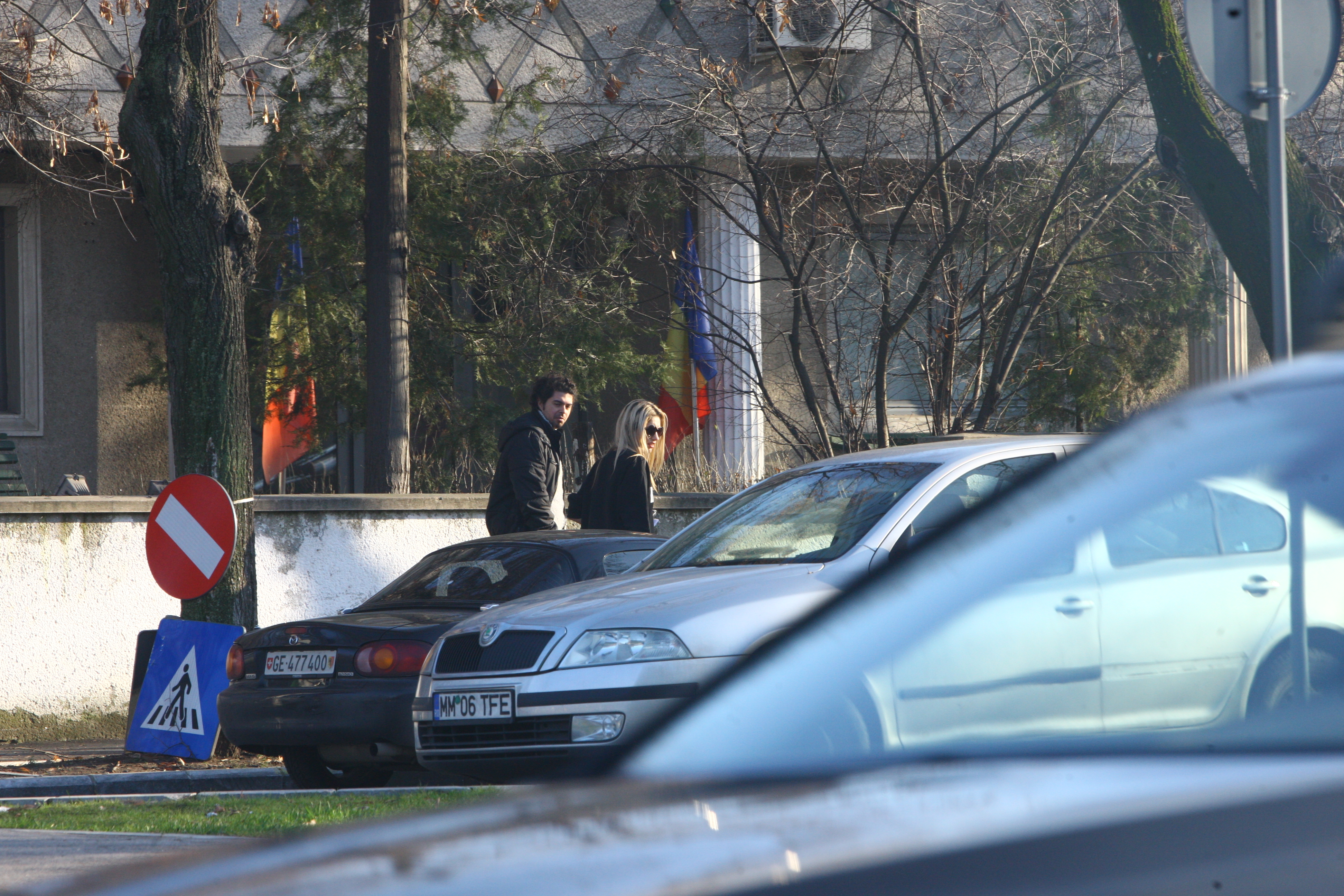 Tanara nu iese din casa fara sa fie insotita de Keo sau un prieten de-al acestuia