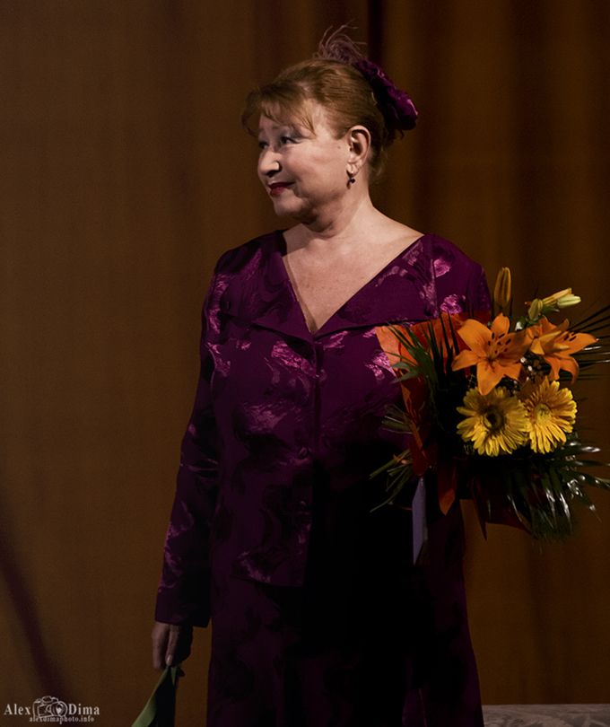 Rodica Popescu Bitanescu va juca sambata seara pe aleea principala din cimitirul Bellu foto: Alex Dima