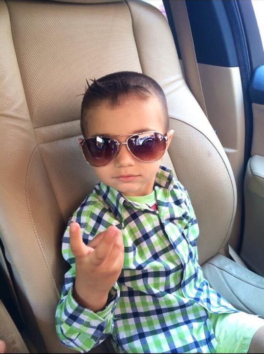 Micutul Alex este rasfatatul familiei