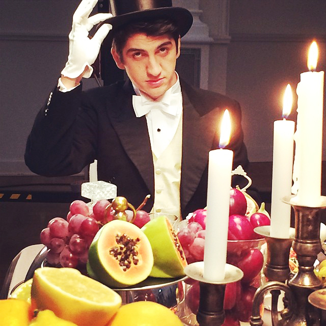 Petru propune consumul de friptura si de salata in noaptea de Revelion, pe langa preparatele traditionale