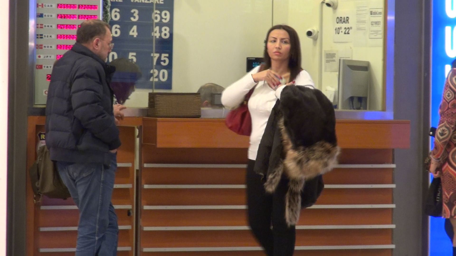 Fosta iubita a lui Guta isi baga banii la sutien