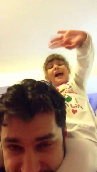 Cantaretul imparte custodiia cu mama fetitelor sale