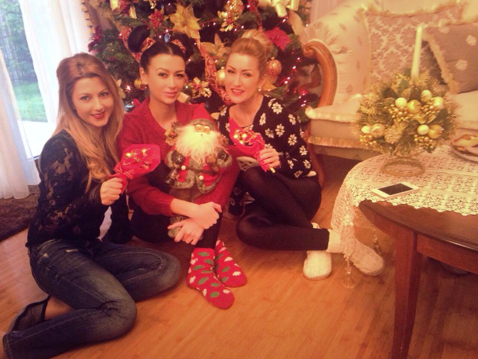 Denisa petrece din ce in ce mai mult timp cu sora ei