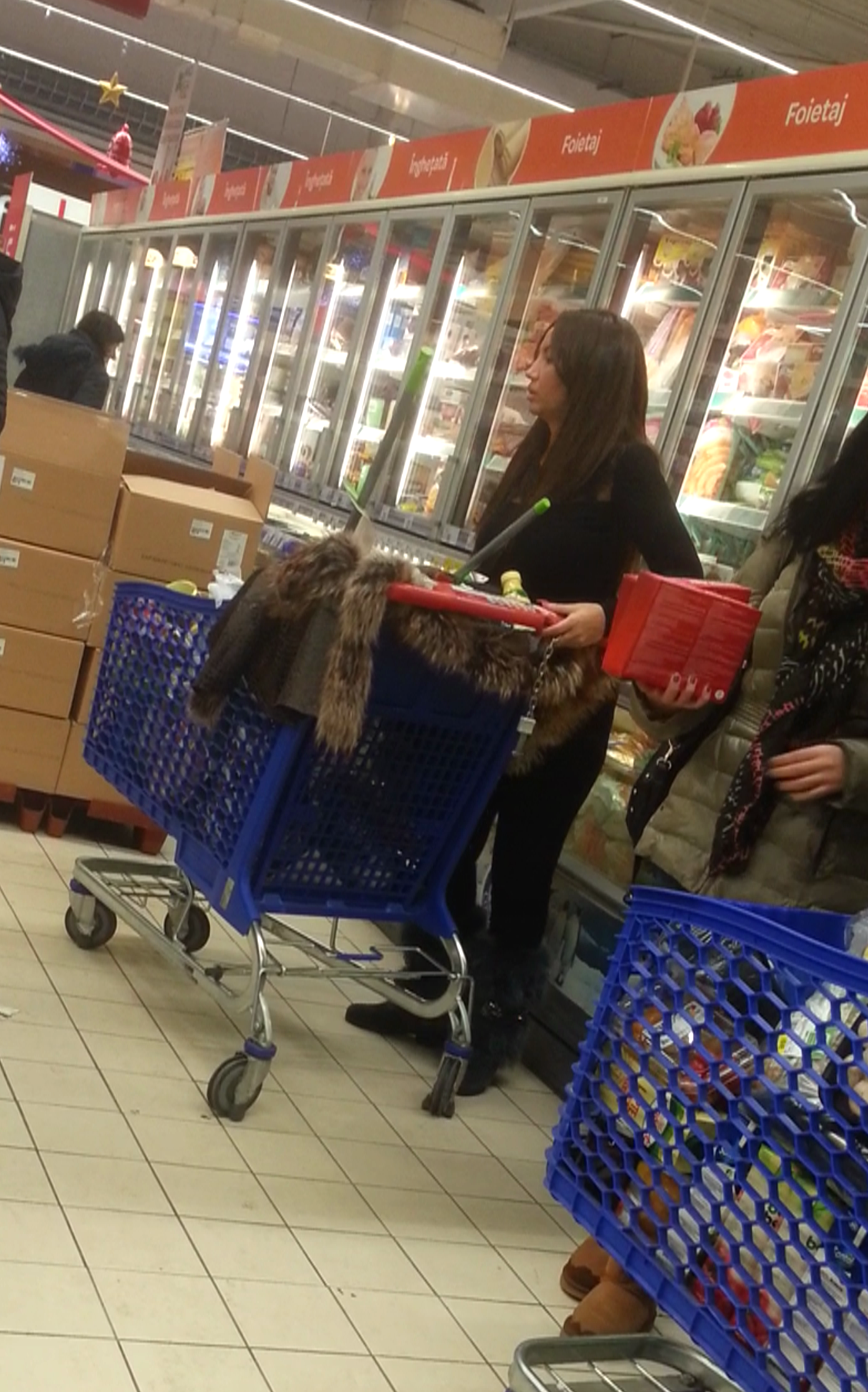 Narcisa si-a pus in cos produse de curatenie