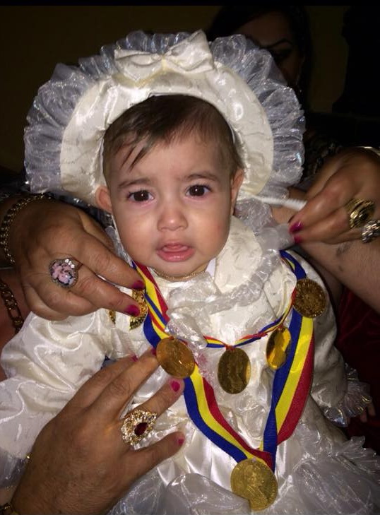 Alina Maria primeste banuti de aur la fiecare sarbatoare