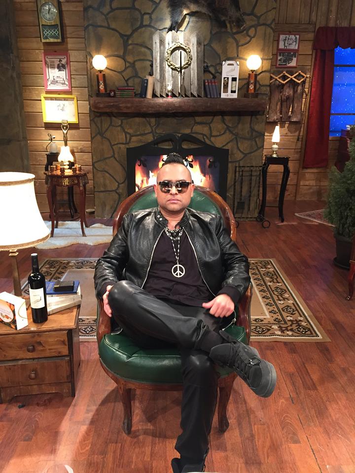 Dj-ul s-a trezit ca un albanez ii cere bani pentru numele de 