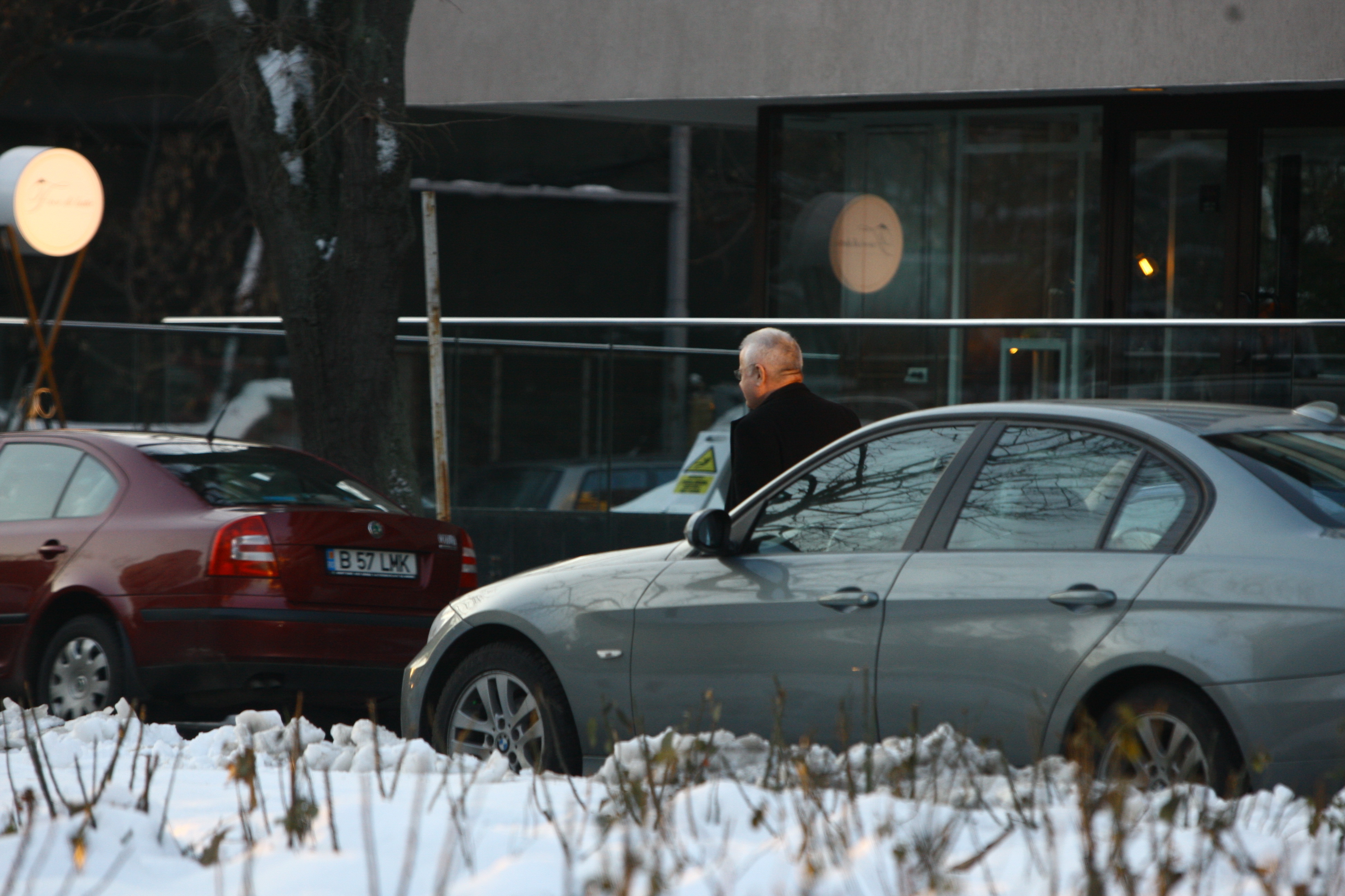 Irinel Colmbeanu iese din restaurantul de unde a mancat singur