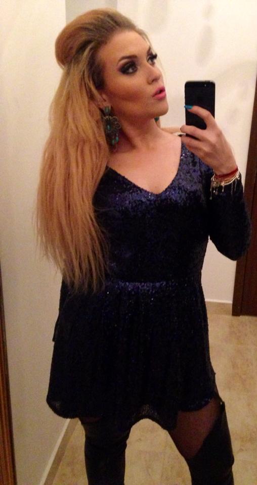 Cantareata a inceput sa aiba probleme cu parul