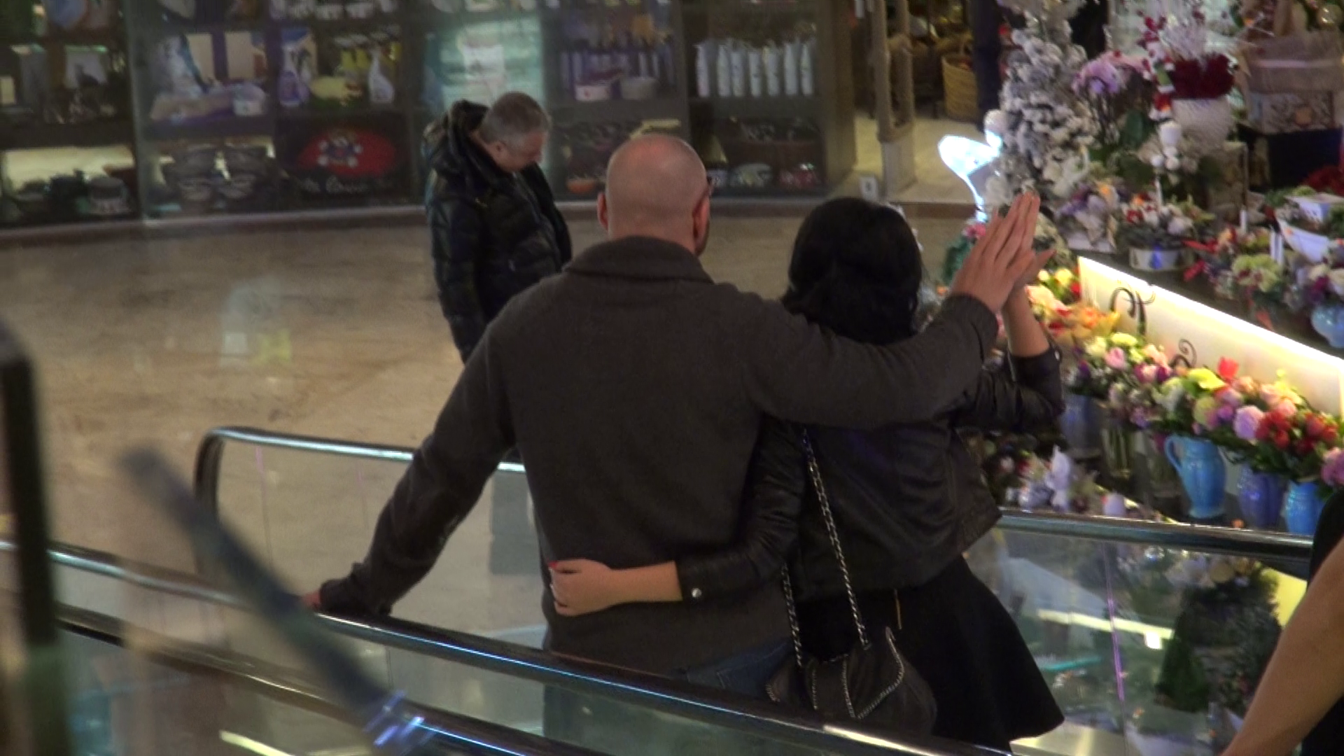 Sportivul nu o lasa din mana pe mama viitorul lui copil