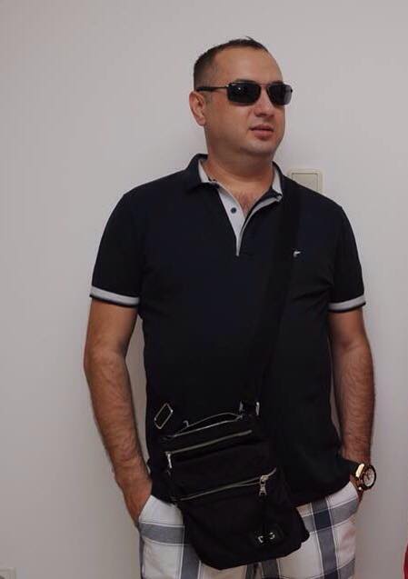 Barbatul a bagat divort de sotia lui