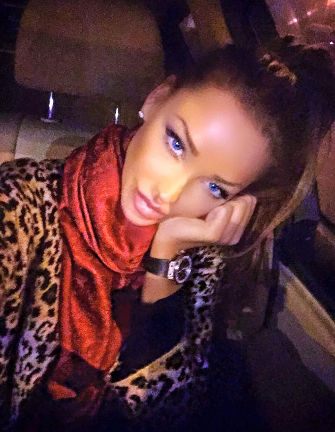 Ramasa singura de Valentine's, Bianca a hotarat sa petreaca alaturi de prietenele ei