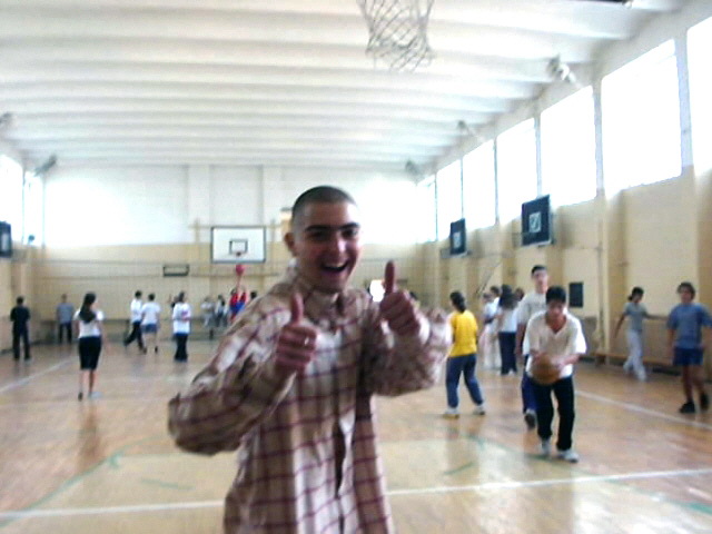 In adolescenta, cantaretul a avut probleme cu drogurile si alcoolul