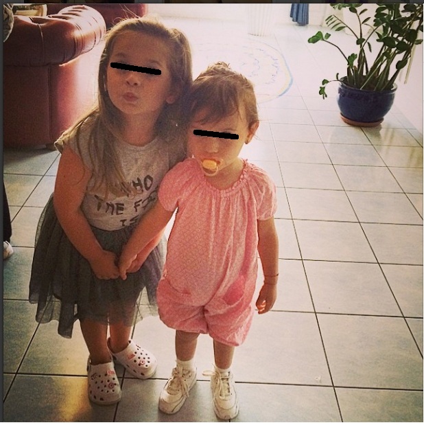 Maya si Antonia se joaca frumos impreuna