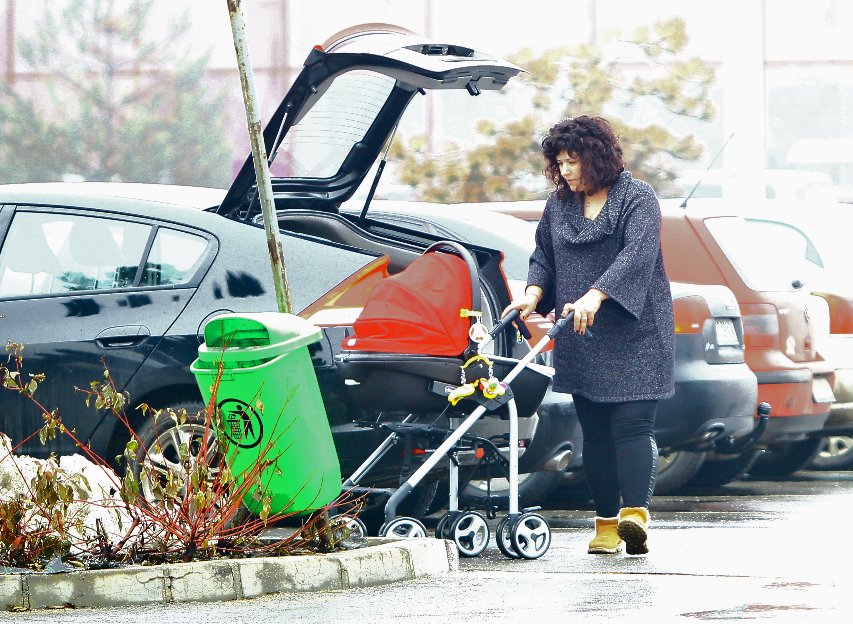 Sotia lui Bobonete a mers singura la mall