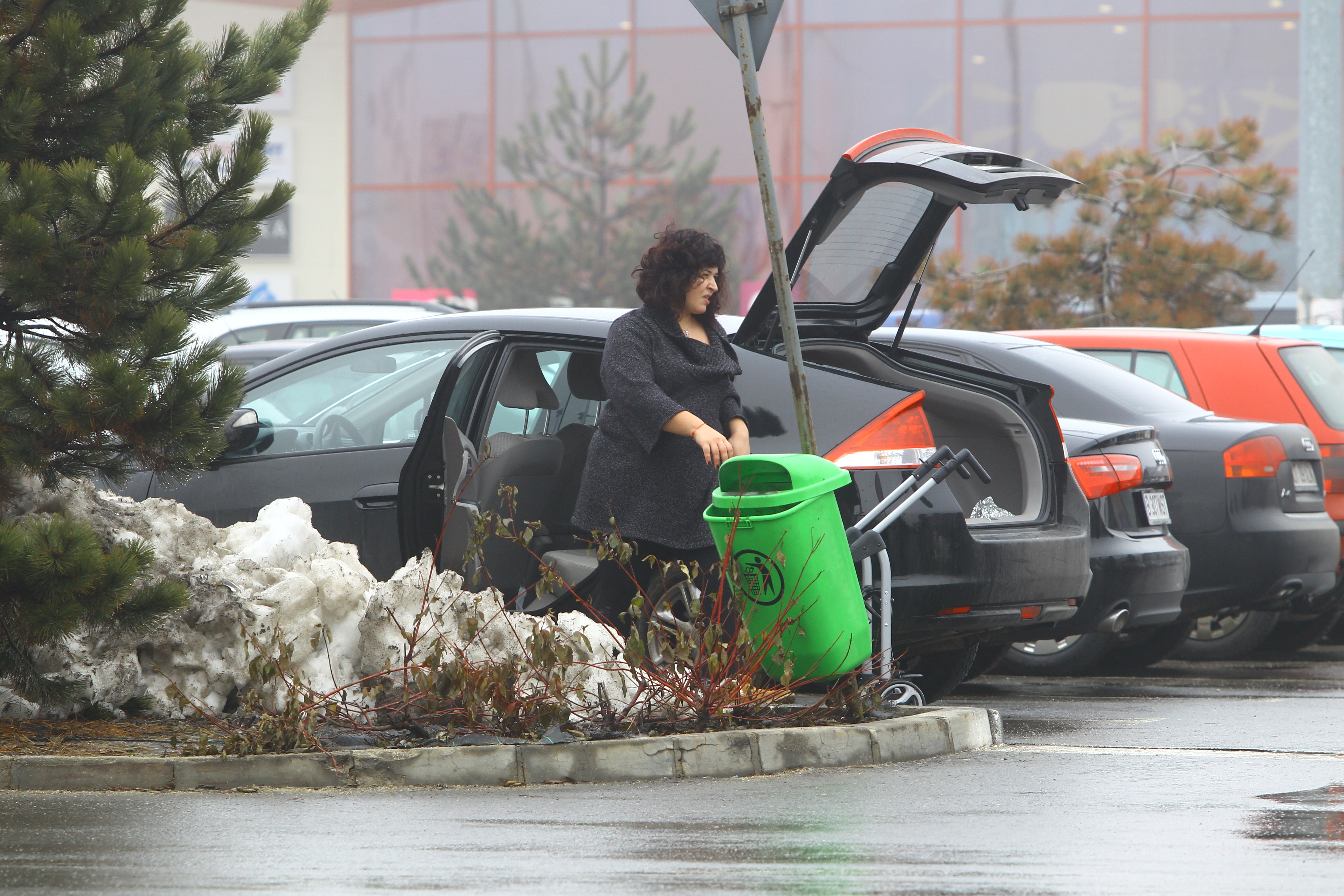 Claudia Bobonete se vede nevoita sa se descurce fara sotul ei