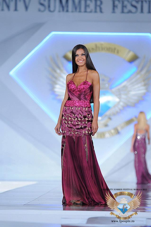 Monica a ramas in concurs doar pentru a-si face publicitate