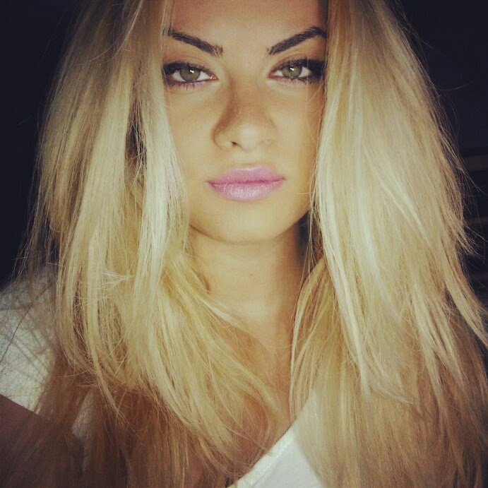 Ea este tanara pe care Rustem vrea sa o ia de nevasta