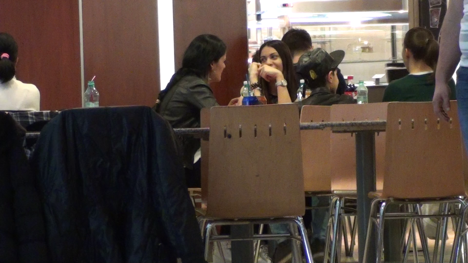 Betty Salam nu iese niciodata singura in oras, fiind mai mereu insotita de un bodyguard si de matusa sa