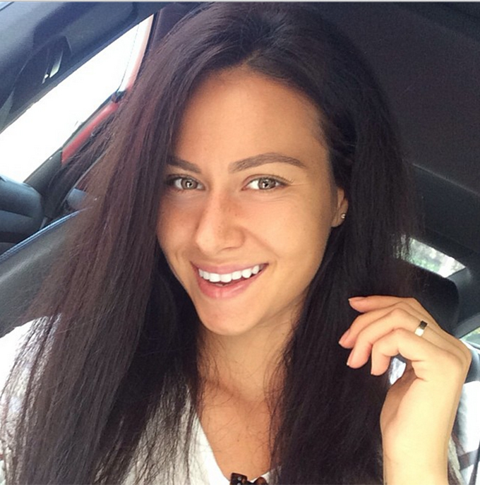 Andreea Moldovan s-a fotografiat fara nicio urma de machiaj