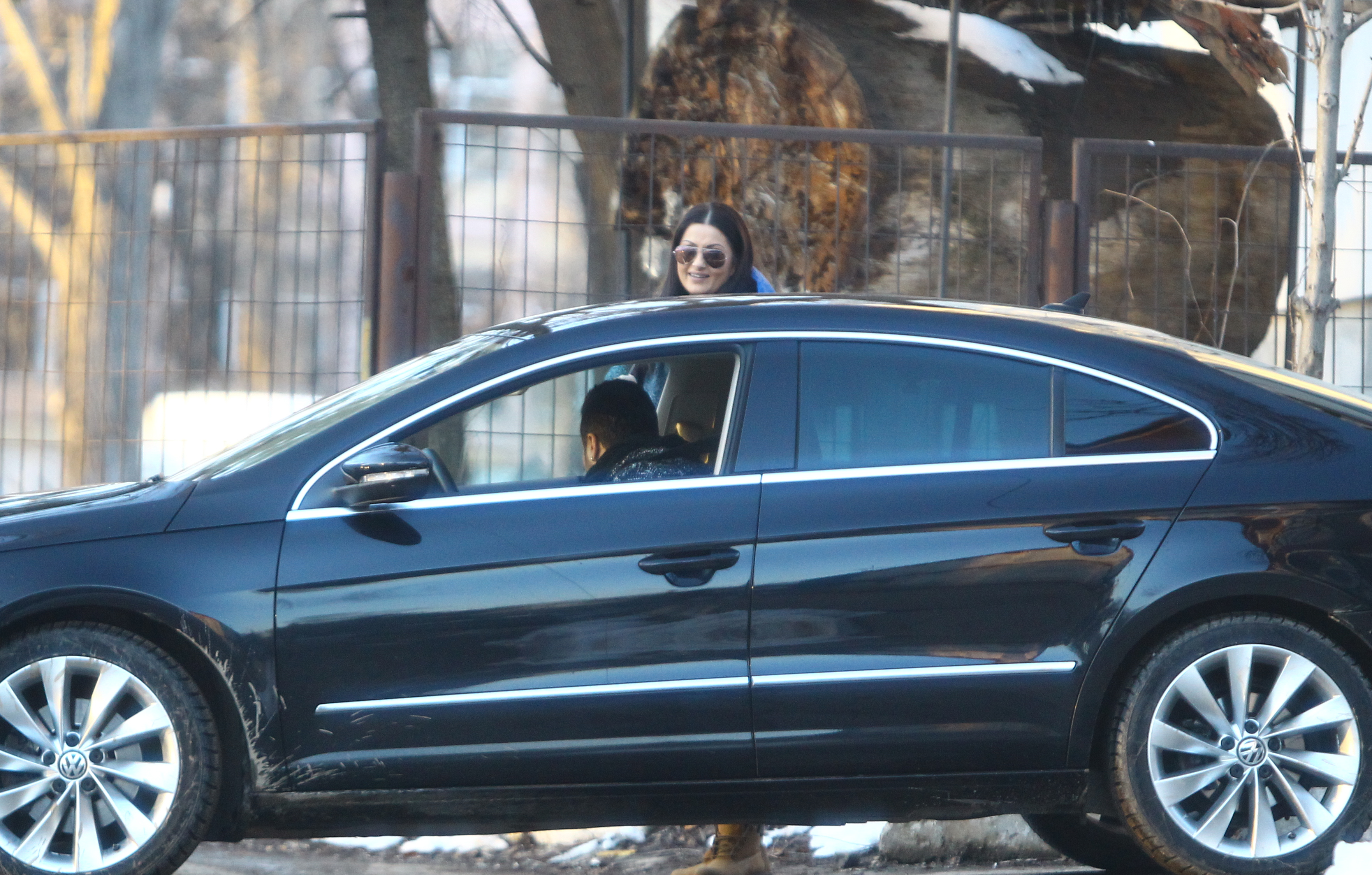 Ajunsi la destinatie, Gabi a coborat din masina, iar tavi si-a vazut de drum