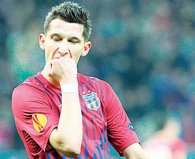 Costea e foarte nervos de cand i-au fost furate oglinzile de la masina