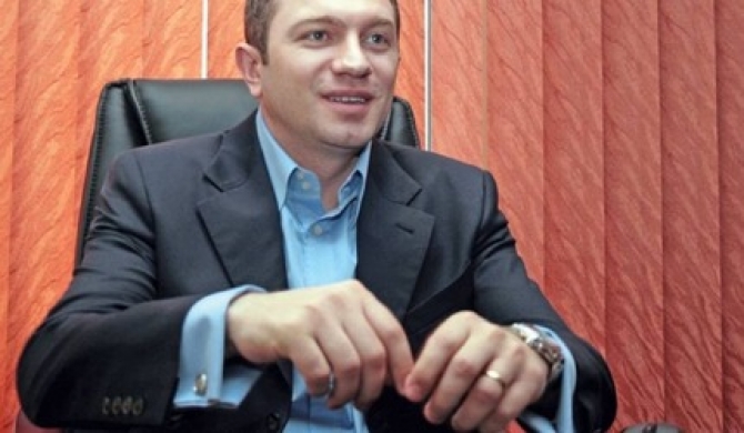 Sotul unei cantarete din Romania se afla acum dupa gratii