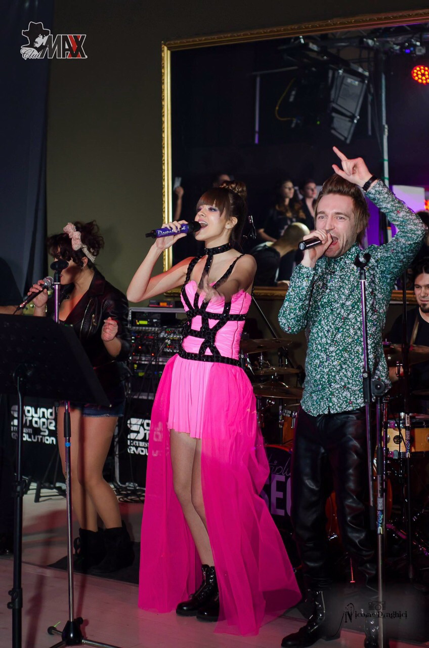 Denise, pe numele real, viseaza la o cariera in muzica