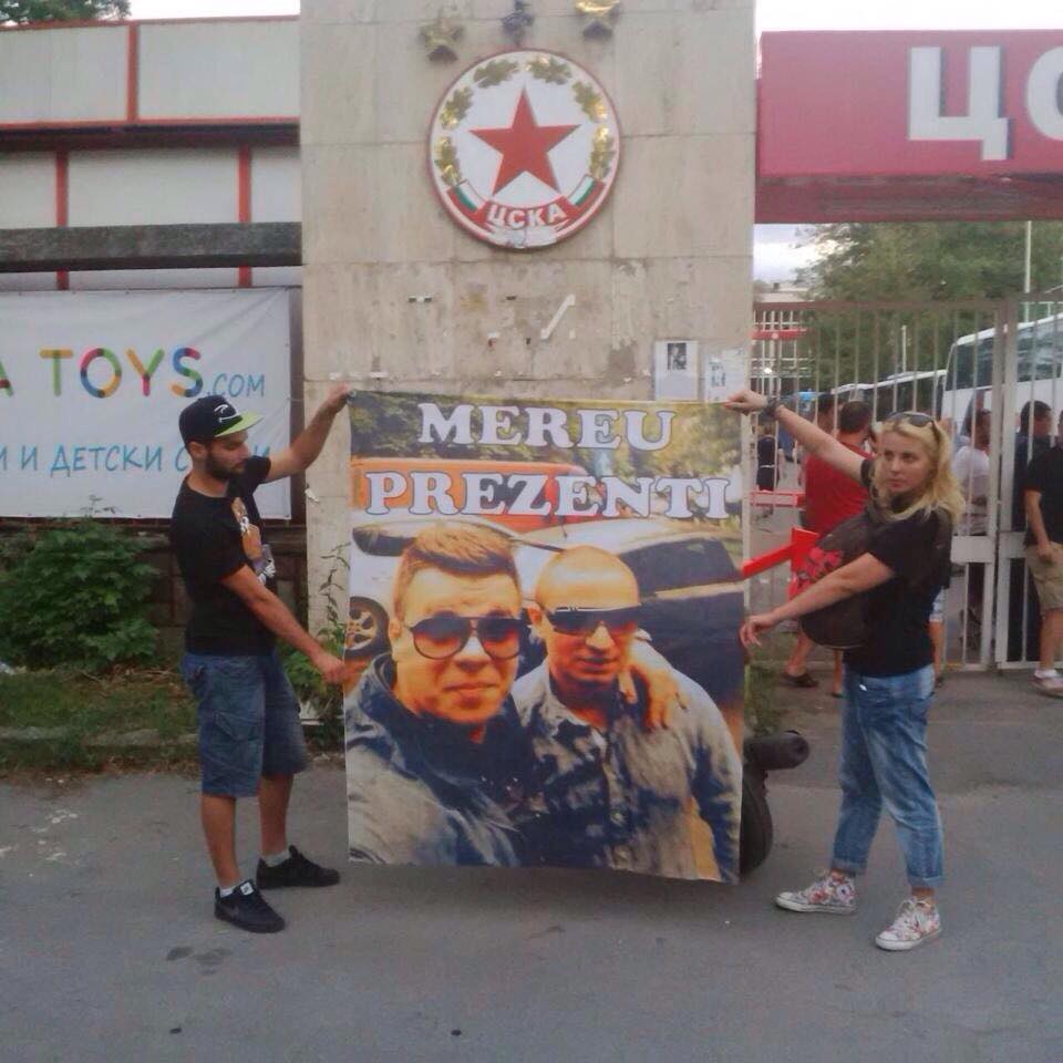 De cand este retinut, Alina il ia pe iubitul ei la meciuri, prin intermediului unei fotografii banner