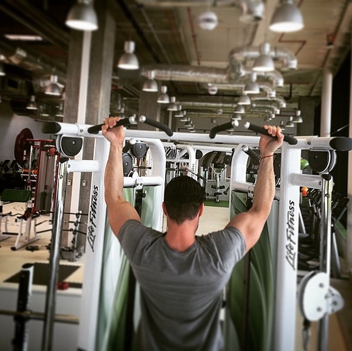 Victor are brate de 45 cm