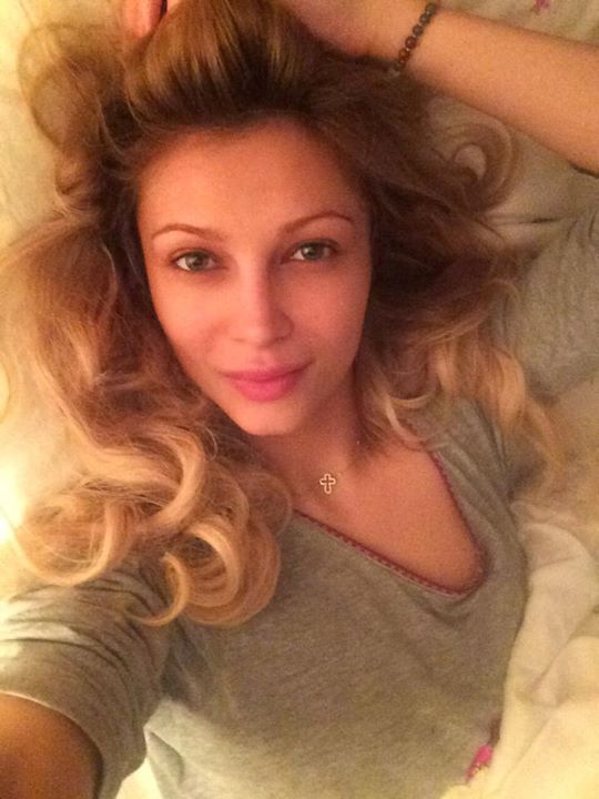 Fanii i-au transmis ca i se vede sanul, ceea ce a generat o adevarata controversa