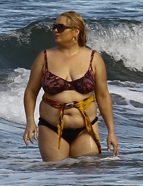 Viorica de la Clejani nu are nicio problema sa se dezbrace