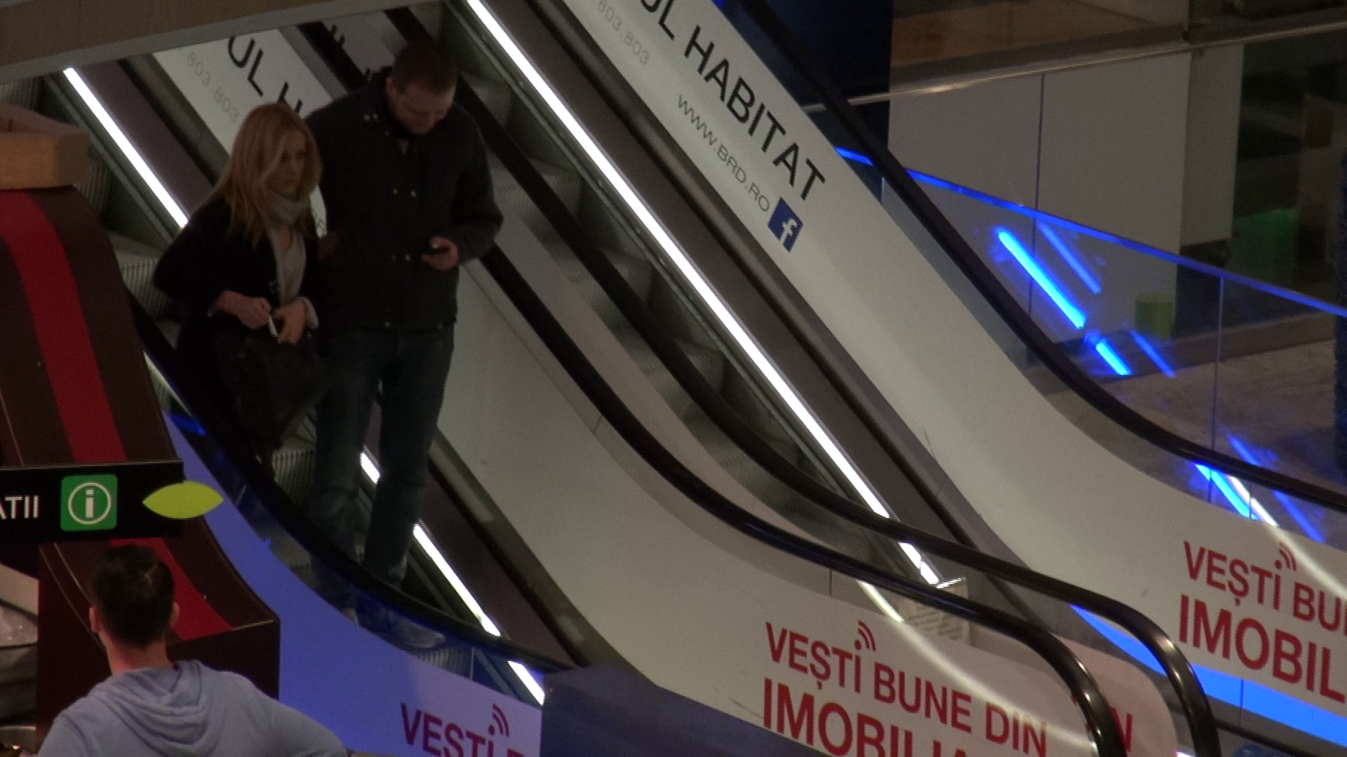 Vedeta Antenei 1 si iubitul ei au facut turul magazinelor