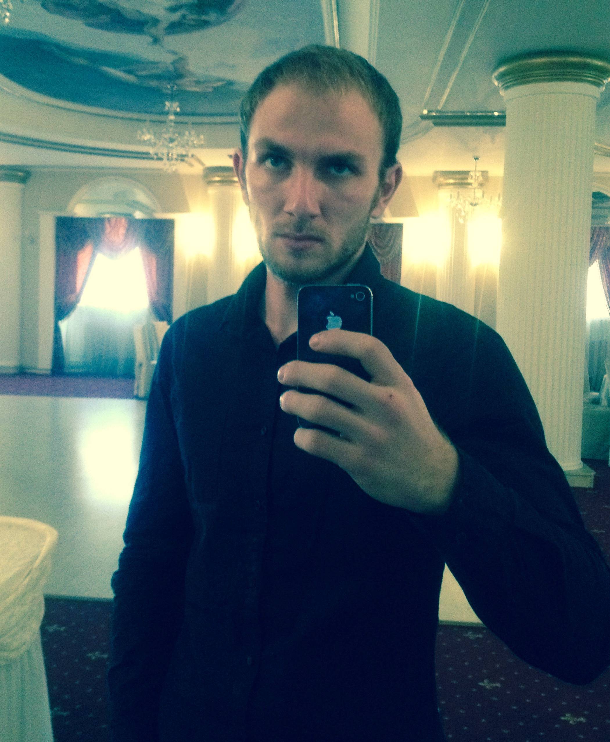 Tanarul seamana izbitor cu Mihai Traistariu