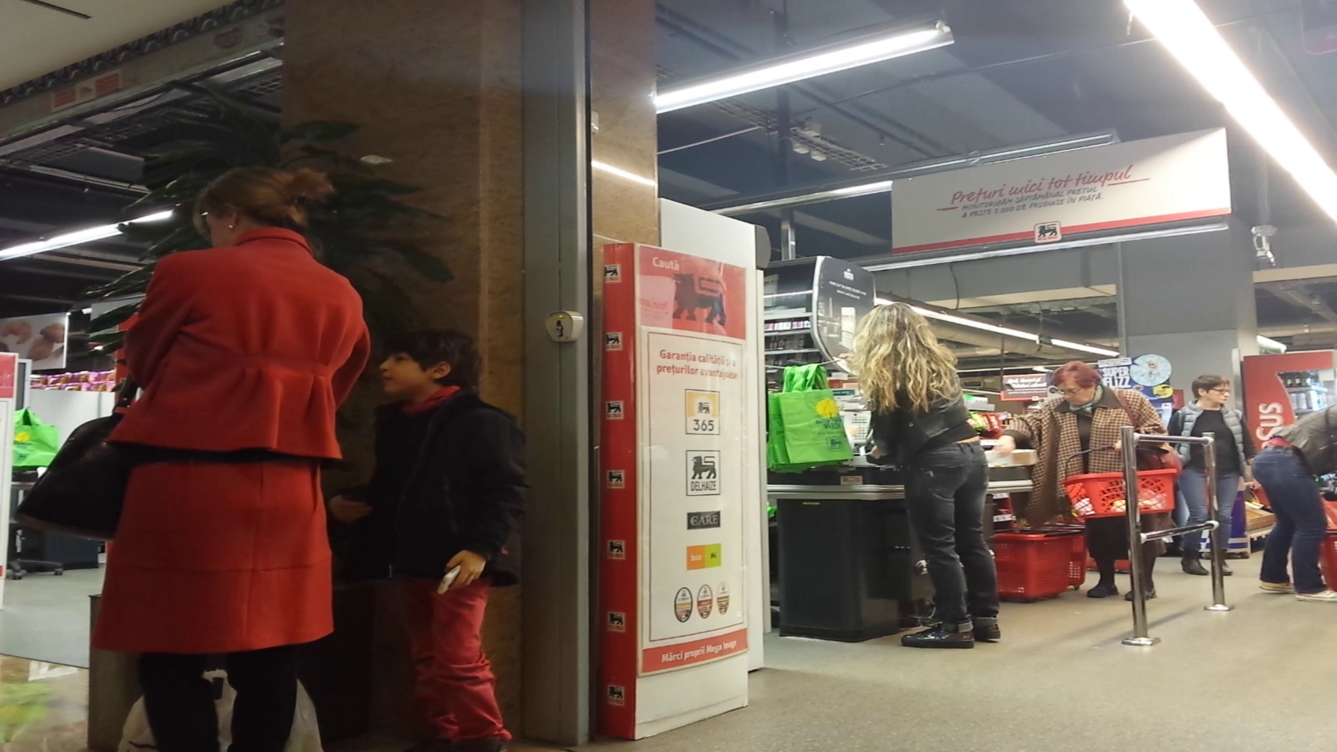 Vedeta i-a cumparat fiului ei un cadou dintr-un supermarchet