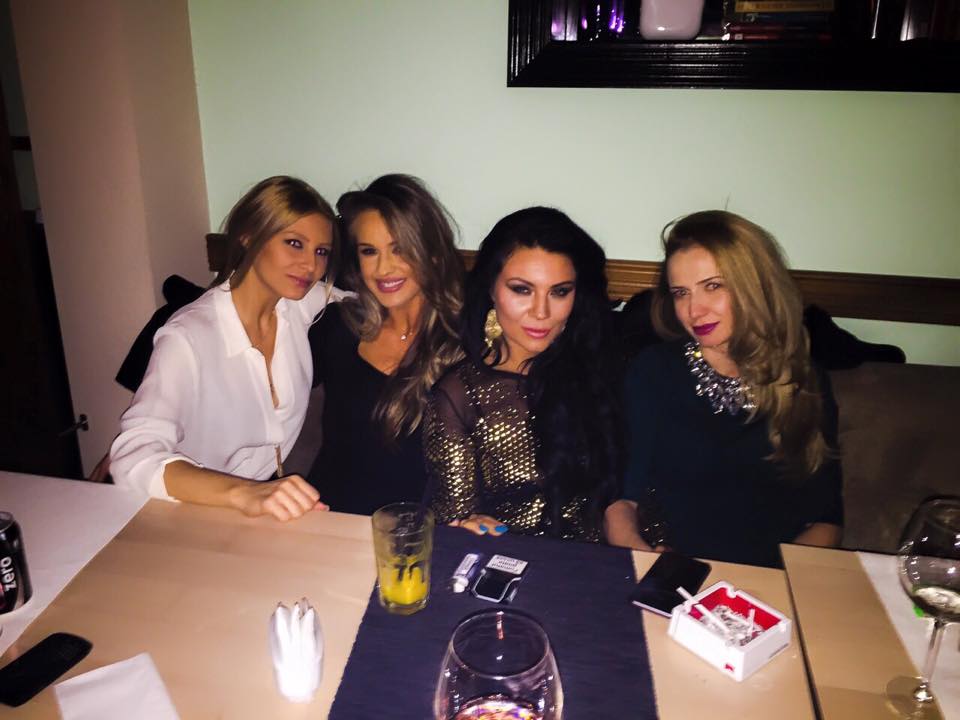 Diana Munteanu a inceput sa iasa tot mai des in oras alaturi de prietenele ei