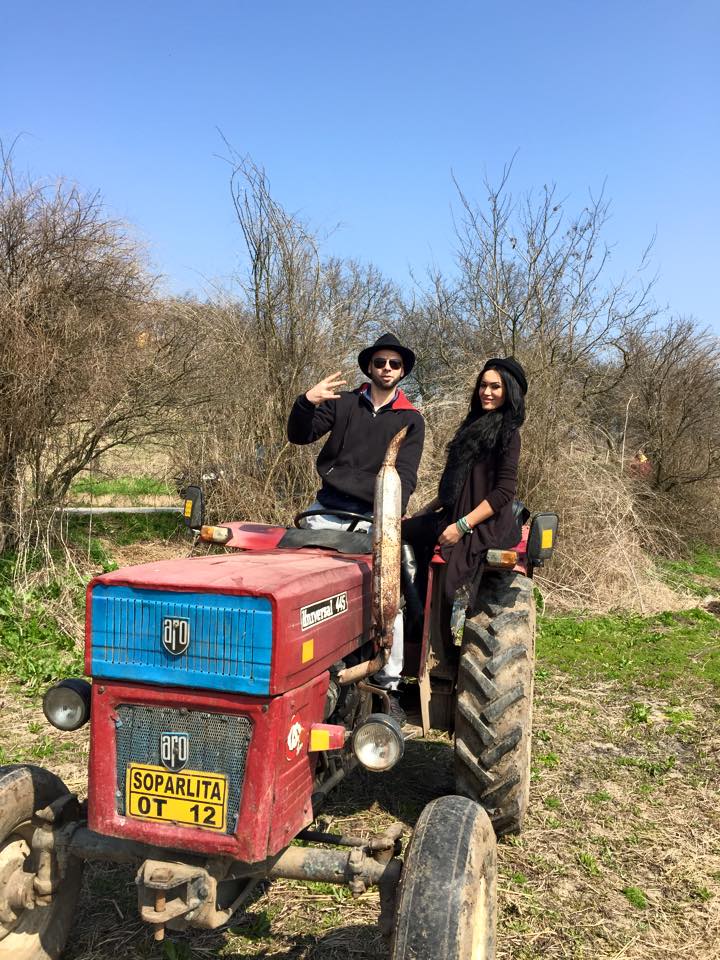 Giani Kirita a plimbat-o pe Margherita cu tractorul