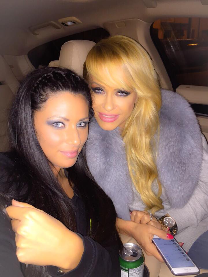 Roxana Vancea este una dintre domnisoarele de onoare ale Andei