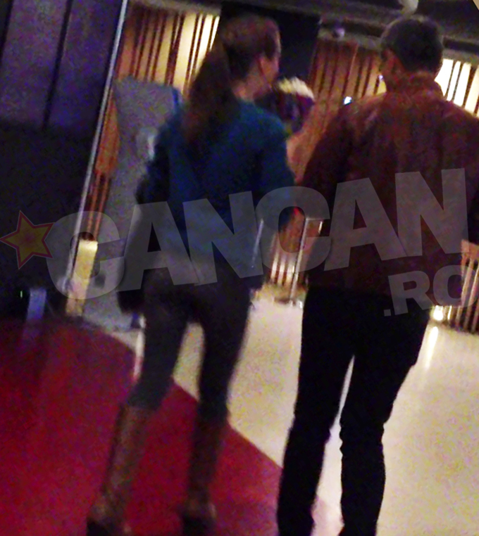 Cu floricelele in brate, cei doi au intrat la film