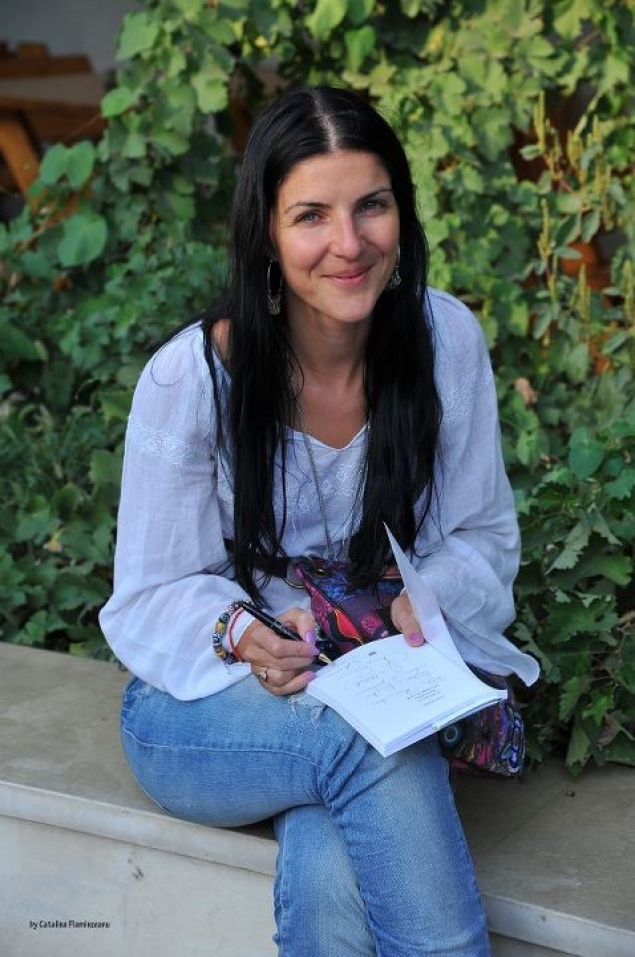 Chris Simion este cunoscuta ca regizor